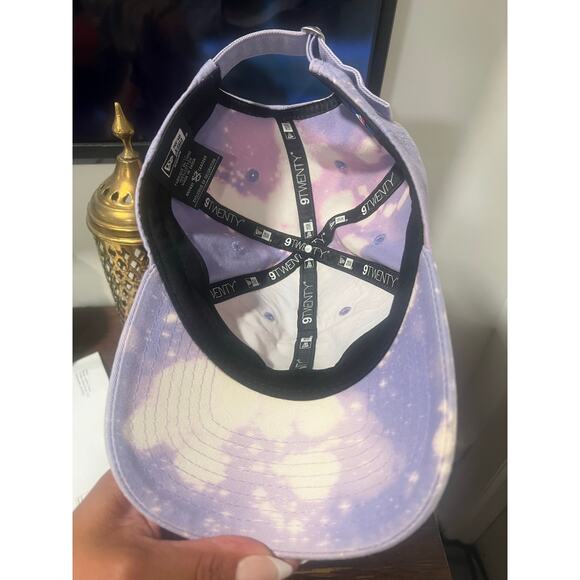 Women’s  New Era New York Mets baseball cap in a lavender and white tie-dye - Picture 7 of 9